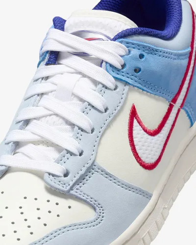 Vista 503 de Nike Kid's Dunk Low Sneaker