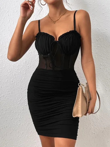 Vista 3 de WDIRARA Vestido de malla en contraste para mujer, con tirantes ajustables y fruncidos, mini vestidos de fiesta