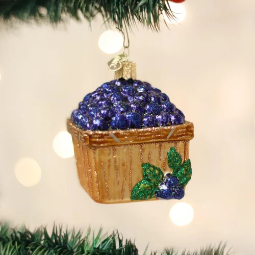 Vista 2 de Old World Christmas - Adorno de vidrio soplado de cesta de arándanos para el árbol de Navidad, decoración festiva hecha a mano, colección de frutas
