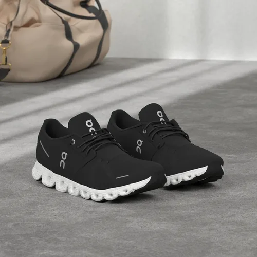 Vista 3 de ON Cloud 5 - Tenis para mujer, Negro/Blanco