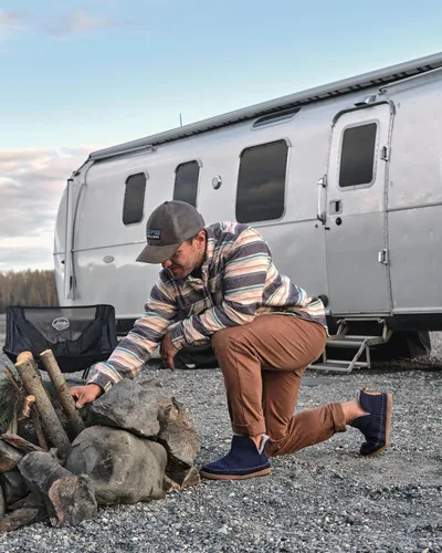 Vista 3 de Dearfoams Alpine Brixen - Botas cómodas de espuma viscoelástica para interiores y exteriores para hombre