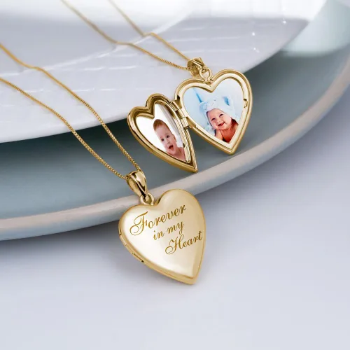 Vista 6 de PicturesOnGold.com Collar con medallón Forever In My Heart para mujer que sostiene fotos en joyería personalizada, regalos para hombres y mujeres
