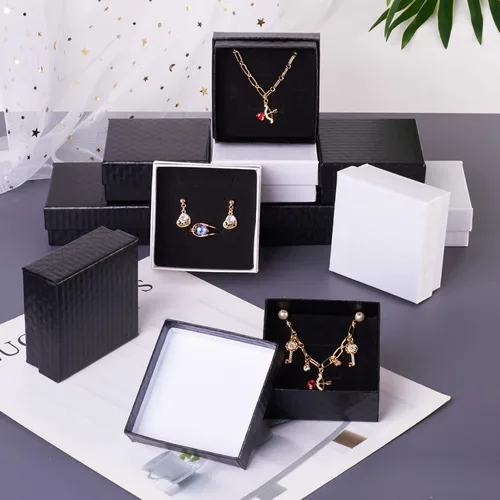 Vista 3 de 12 cajas de cartón cuadradas para joyas, cajas de accesorios de tarjetas de papel blanco, caja de regalo con esponja en el interior para collar