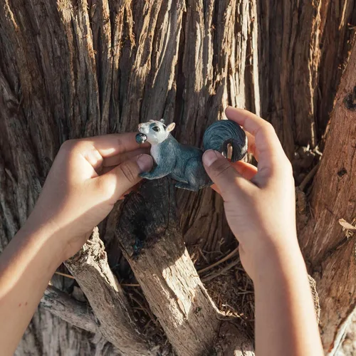 Vista 2 de Safari Ltd. Figurina de Ardilla Gris - Figura de Vida Silvestre Realista de 3" - Juguete Educativo para Niños, Niñas y Niños de 3+ Años
