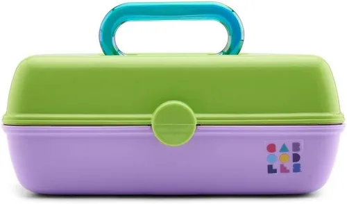 Vista 18 de Caboodles Pretty in Petite - Caja de maquillaje de dos tonos rosa sobre lavanda, caja organizadora de plástico duro, 2 bandejas giratorias, espejo