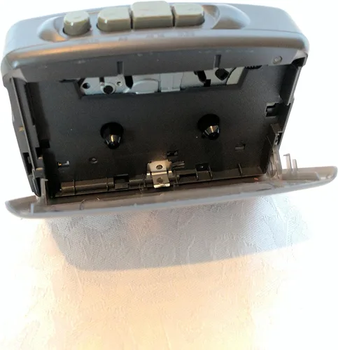 Vista 3 de SONY Reproductor de casete portátil AMFM (WM-FX241)