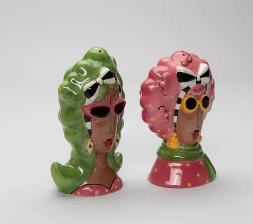 Vista 2 de Dollymamas de cerámica fina afroamericana negra con gafas de sol, juego de salero y pimienta, 4-3/8 pulgadas de alto