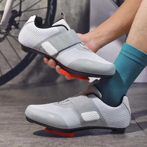 Vista 7 de DARIBOM Zapatos de ciclismo para hombres y mujeres, zapatos de bicicleta de carretera, compatibles con Peloton preinstalados con tacos Delta