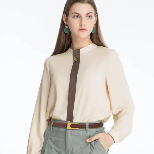 Vista 286 de Cinturón de cuero clásico con hebilla de metal para mujer con vestido de jeans