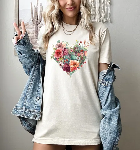 Vista 3 de Wildflower Floral Shirt,Flower heart shirt,Womens Flower Shirt,Boho Shirt,Botanical Tshirt,Nature Lover Shirt,Spring Shirts For Women