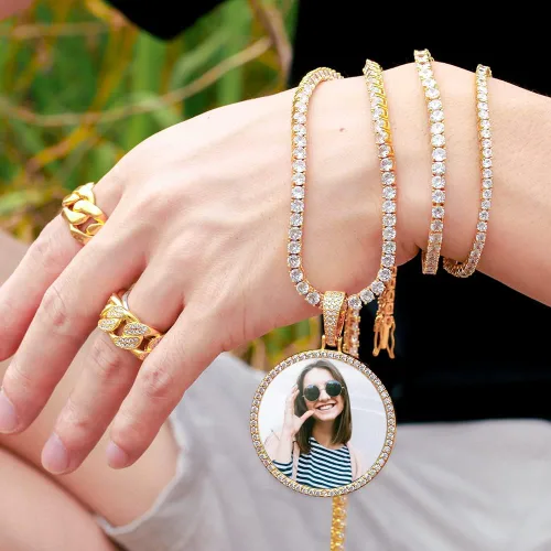Vista 4 de TUHE - Dije de 18 quilates y brillantes personalizable para fotografía y recuerdo dije estilo Hip-Hop para hombre y mujer cadena TenisLazo Cubana