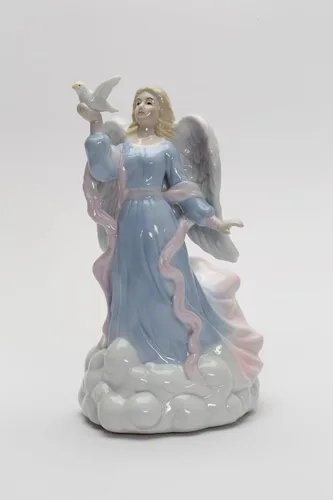 Vista 2 de Cosmos Gifts 1334 - Figura inspiradora de porcelana fina con diseño de ángel de la paz sosteniendo paloma, caja de música