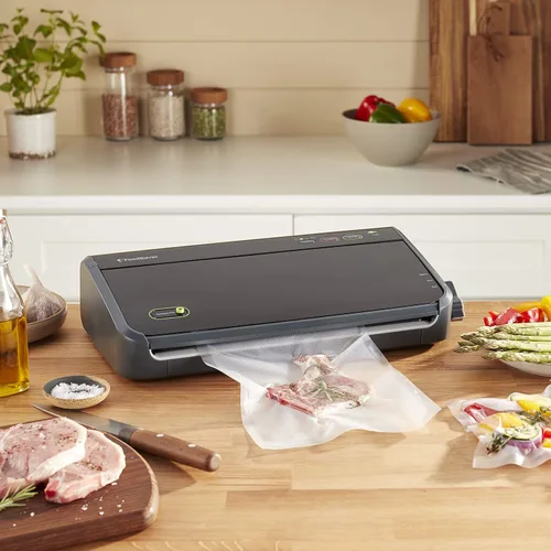 Vista 4 de FoodSaver Paquete múltiple de rollos de sellado al vacío de 8 y 11 pulgadas, bolsas selladoras al vacío sin BPA de tamaño personalizado, paquete