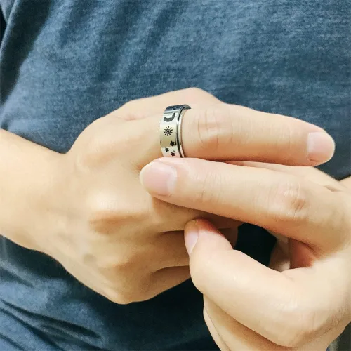 Vista 4 de Anillos giratorios de acero inoxidable de titanio con estrella de luna negra para mujeres, hombres, adolescentes, niñas, delicados anillos
