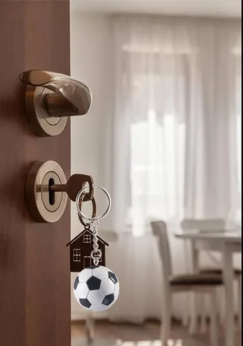 Vista 2 de KCKEYS Llavero de fútbol de la Copa del Mundo, llavero de balón de fútbol, llaveros de fútbol para mochila, llavero de fútbol para hombres, colgante