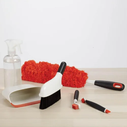 Vista 2 de OXO Good Grips Plumero de mano de microfibra