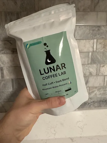Vista 23 de Lunar Coffee Lab Café orgánico medio tostado medio descafeinado medio – Proceso de agua de montaña medio descafeinado Guatemala, mitad reliquia