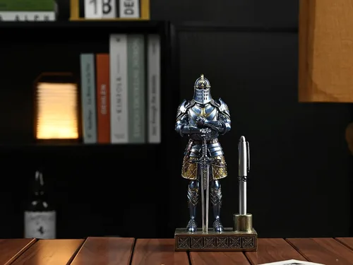 Vista 5 de Knight - Soporte decorativo para bolígrafos de resina, pisapapeles para escritorio, organizador de escritorio, regalos de festivales para novio, Azul