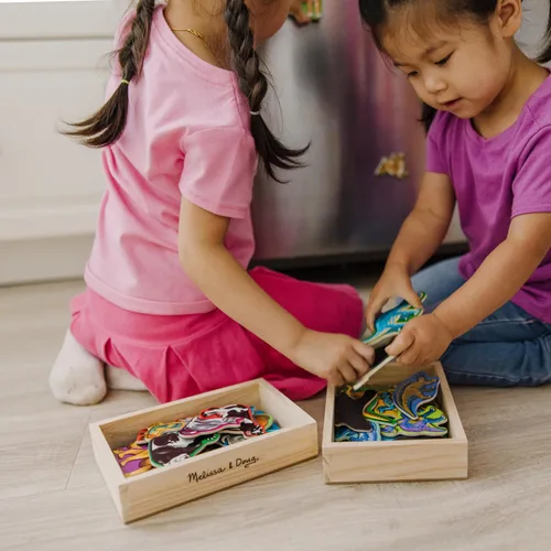 Vista 5 de Melissa & Doug Juego de imanes de madera - Animales y dinosaurios con 40 imanes de madera
