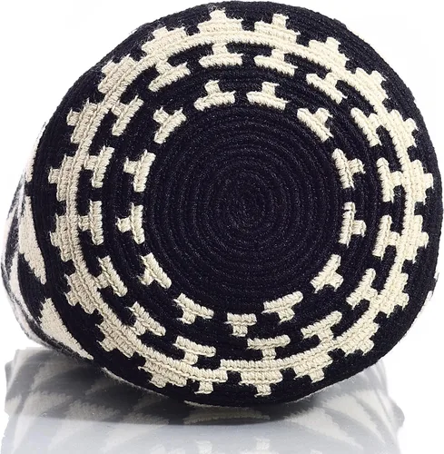 Vista 4 de WYOU Designer Collection, Handwoven Hobo Bucket Bag in Wayuu Crochet