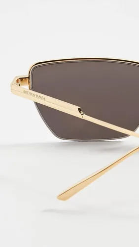 Vista 4 de Bottega Veneta Gafas de sol de ojo de gato estrecho de metal