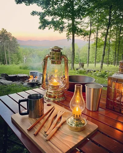 Vista 7 de Vermont Lanterns - Linterna de huracán de latón de 12.5" (latón antiguo)