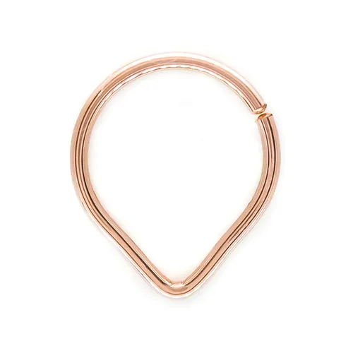 Vista 2 de Anillo de tabique chapado en oro rosa con forma de triángulo martillado piercing de nariz calibre 18 tamaño personalizado