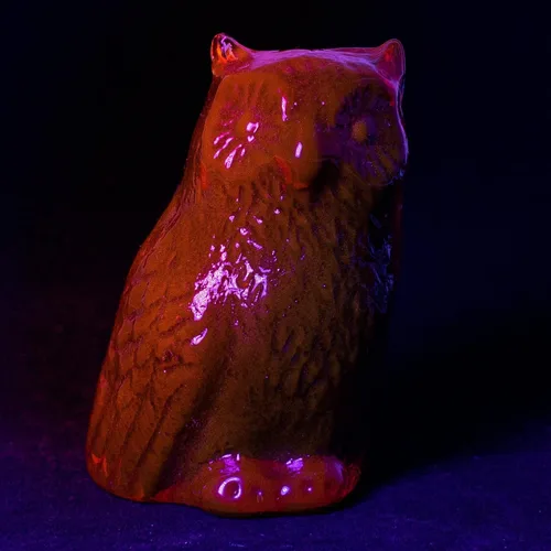 Vista 32 de Vajilla de vidrio de Urаnium (brilla bajo los rayos UV) - Estatuilla - Oso pequeño con lado plano, República Checa - Brillante