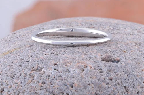 Vista 4 de SILVERCLOSEOUT Anillo de amor para mujer, chapado en rodio y apilable, fino