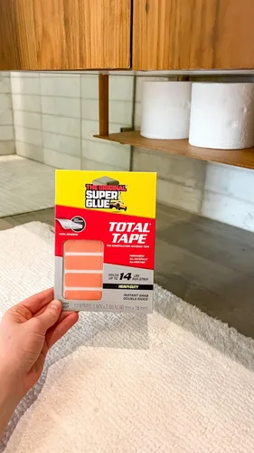 Vista 2 de Super Glue, Rollo de cinta total, fuerte adhesivo de construcción para interiores y exteriores, soporta 300 libras por rollo, unión permanente