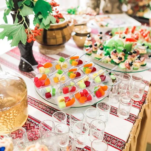 Vista 6 de 300 piezas de mini platos de postre de plástico transparente para aperitivos, plato desechable pequeño con 300 cucharas de degustación, cuadrado, 1