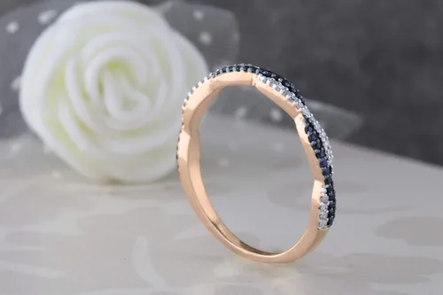 Vista 3 de Dazzlingrock Collection Anillo de boda apilable de zafiro azul y diamante blanco entrecruzado estilo remolino redondo en oro, Metal Gema Piedra Oro