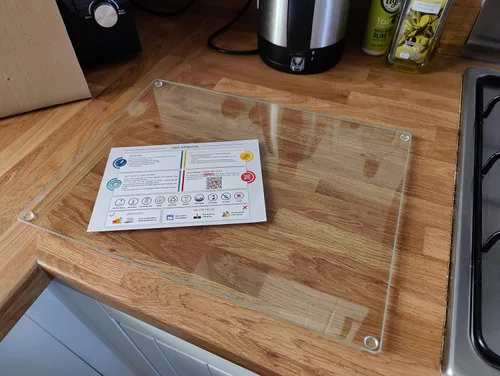 Vista 10 de Tabla de cortar de vidrio Kitchenville 16"x12": Protector de encimera de vidrio templado para la cocina - Duradero - Resistente a los arañazos