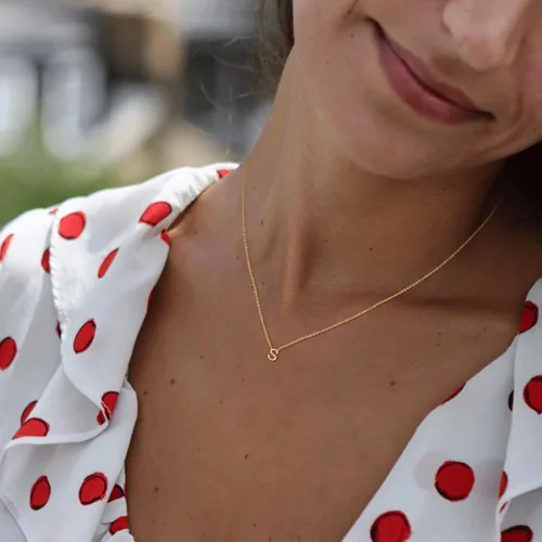 Vista 3 de Collar con inicial para mujer, chapado en oro de 14 quilates, delicado collar con dije de inicial, gargantilla simple y a la moda, collar