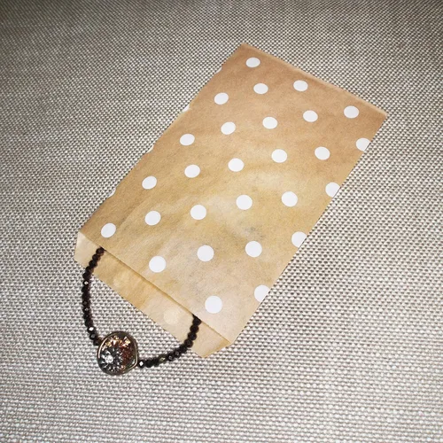 Vista 3 de CuteBox Bolsas de regalo de papel plano blanco con lunares (4 x 6 pulgadas) para mercancía, manualidades, recuerdos de fiesta, venta al por menor