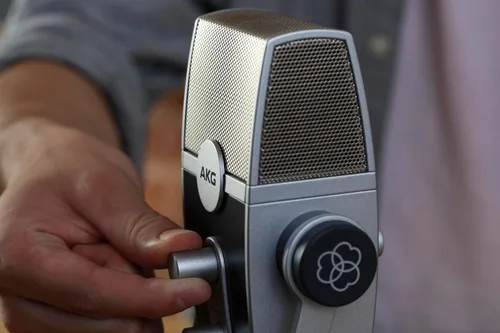 Vista 7 de AKG Pro Audio Lyra Ultra-HD USB C Micrófono para grabación, transmisión, juegos, podcast, ASMR en PC y Mac, micrófono de condensador para laptop