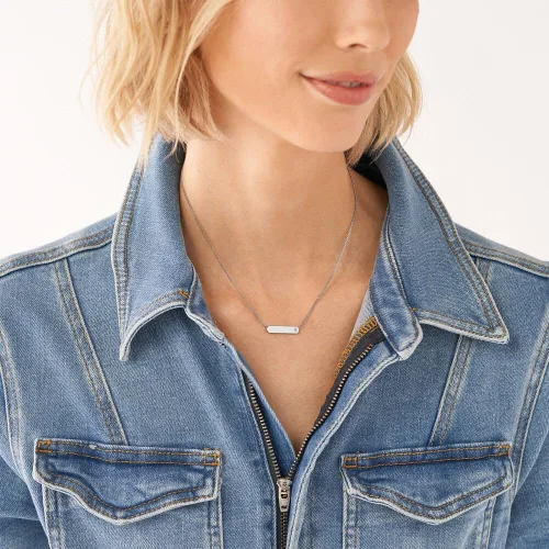 Vista 2 de Fossil - Collar de cadena con dije de acero inoxidable grabado y enchapado para mujer