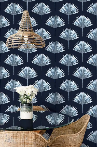 Vista 6 de NextWall Papel tapiz tropical para despegar y pegar con palmeras (azul marino)