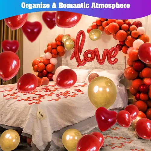 Vista 4 de Kit de 50 globos de amor y globos de corazón y 2000 pétalos de rosa de seda de 42 pulgadas, globos dorados con texto "I Love You", kit de decoración