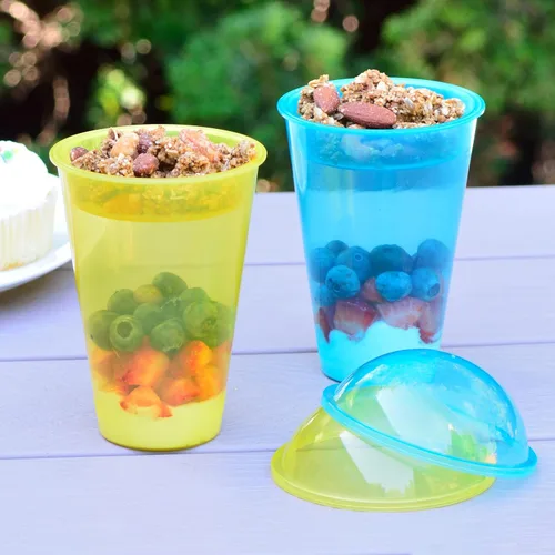 Vista 2 de Youngever 7 juegos de vasos de yogur de plástico reutilizables con tapas de cúpula, a prueba de derrames y fugas, grandes de 12 onzas