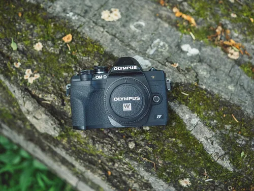 Vista 4 de OM SYSTEM Olympus E-M10 Mark IV Negra Cámara del Sistema Micro Cuatro Tercios 20MP Sensor Estabilización de Imagen de 5 Ejes Vídeo 4K Wi-Fi