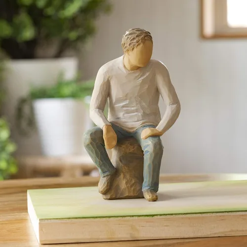 Vista 6 de Willow Tree My Guy, figura esculpida pintada a mano