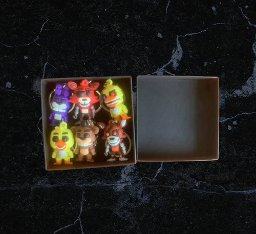 Vista 4 de Caja de regalo de 6 piezas 1.6 x 1.2 pulgadas cada unoLlavero Freddy, llavero Foxy, llavero de figuras, Pascua de Fnaf, llavero de felpa Fnaf
