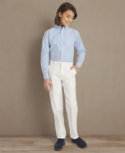Vista 4 de IZOD - Camisa Oxford de manga larga con botones para niño, color sólido