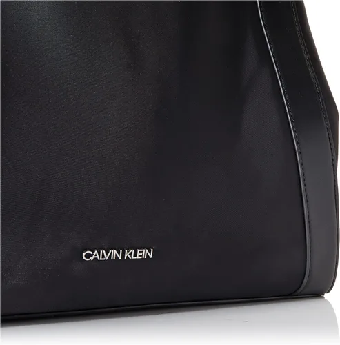 Vista 5 de Calvin Klein Bolso de hombro grande de triple compartimento Ellie Novelty