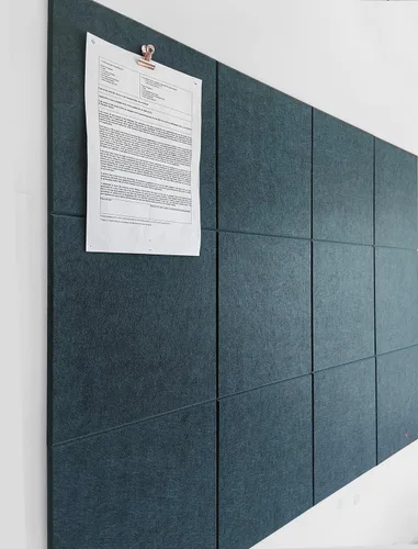 Vista 15 de Tabla de corcho alternativa de 24 x 36 pulgadas, paquete de 6 azulejos de pared de fieltro con pestañas adhesivas extraíbles seguras, tableros