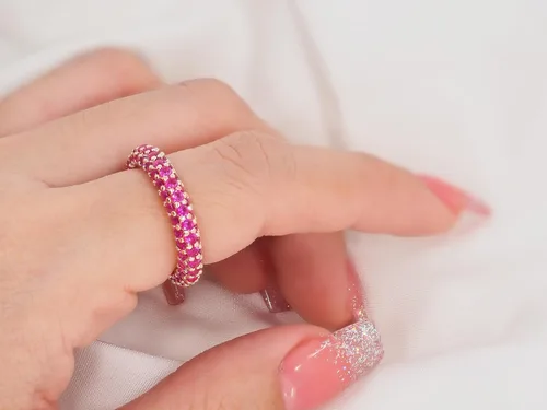 Vista 6 de ETHNIQ Joycelyn Collection - Anillo de eternidad multicolor con circonitas cúbicas para aniversario y aniversario