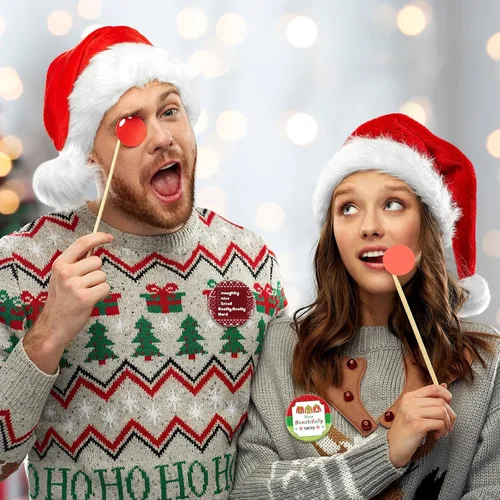 Vista 3 de Quelay 96 unidades de 48 estilos de suéter de Navidad con botones divertidos de refranes navideños a granel, accesorios de fiesta para suéter feo