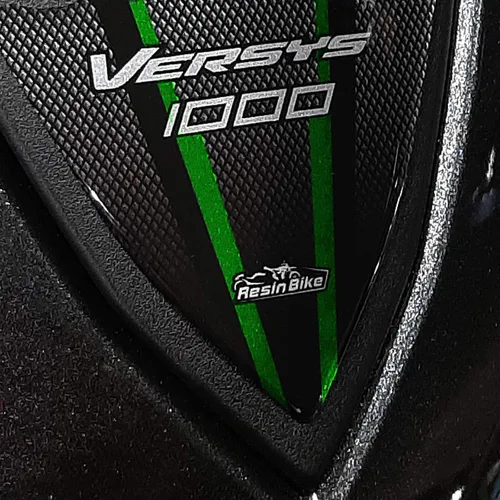 Vista 4 de Resin Bike Adhesivos 3D para motocicleta compatibles con Kawasaki Versys 1000 Grand Tour 2019-2020. Protección frontal contra golpes y arañazos.