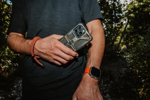 Vista 6 de URBAN ARMOR GEAR UAG Funda [versión actualizada] compatible con iPhone 15 Pro de 6.1 pulgadas, fibra de carbono Monarca, resistente, resistente